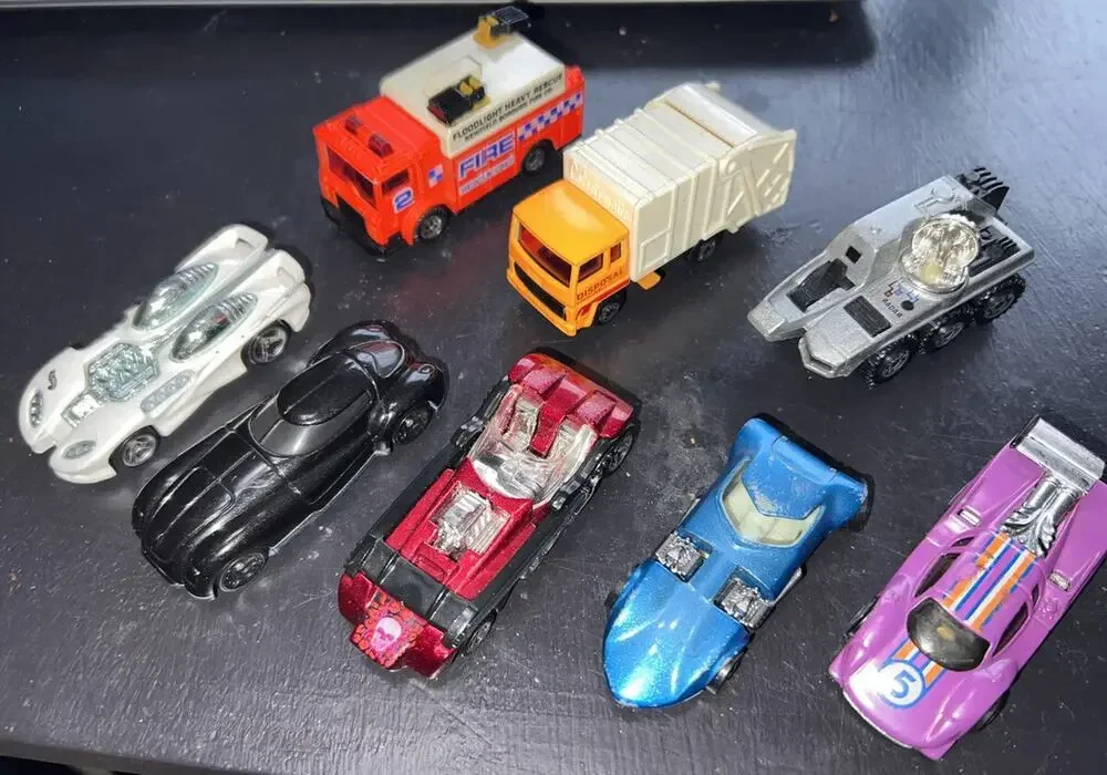 Lot 8-Matchbox-Hot Wheels-REFUSE TRUCK-Space Rover-fire Rescue-twang-Batmobile￼